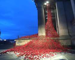 The place is also known for its The Wave and Weeping Window Poppies, which were created by a popular artist named Tom Piper. These alluring poppies we